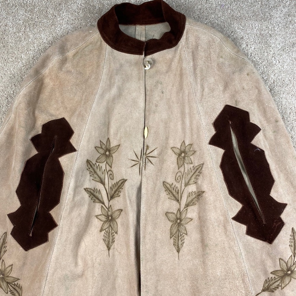 Vintage Mexican pyrography suede cape hand-burned floral motifs and fringe trim - Picture 2 of 11